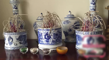 Dọn bớt di ảnh, bát hương của các cụ đã khuất